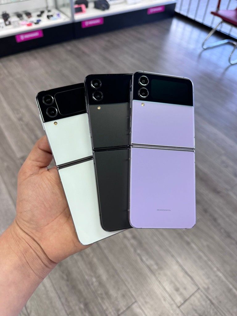Samsung Galaxy Z Flip 4 Unlocked
