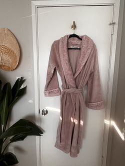 $3 Anne Klein Pink Bathe Rove