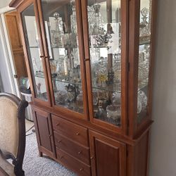 Thomasville Cherrywood China Cabinet W/Lights