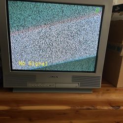 Sony Trinitron TV For Retro Gaming 