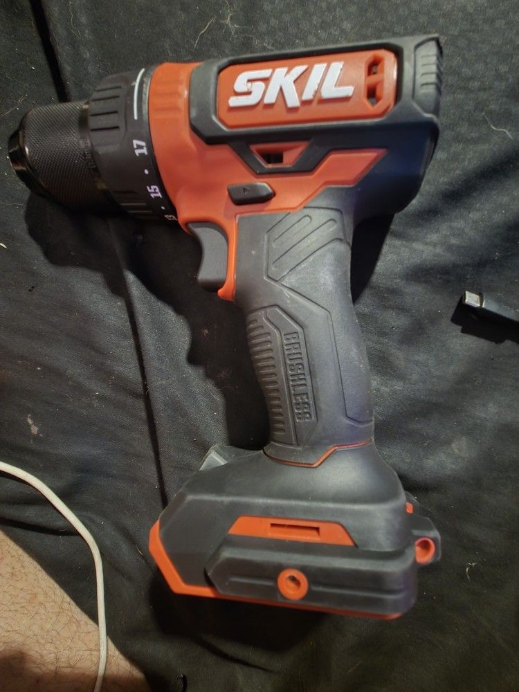 Skill 20 Volt Cordless Drill/ Driver