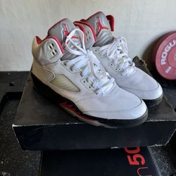 Air Jordan 5 Retro & Free Pair