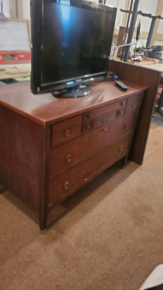 Dresser Antique Very Nice With Mirror