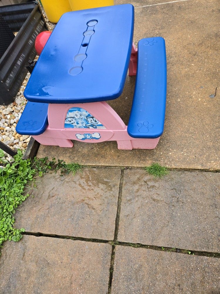 CHILDRENS PICNIC TABLE