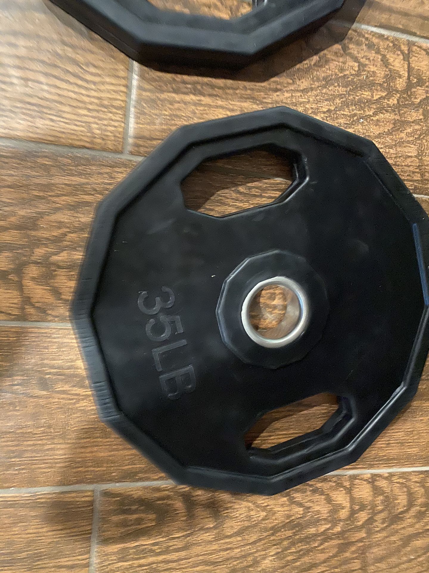 Weight plate 35lbs pair. 70lbs total Olympic size