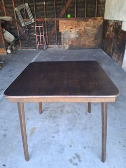 Foldable table