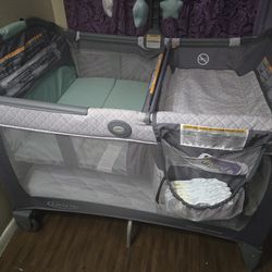 Graco playpen/changing table/bassinet