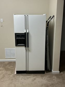 Refrigerator 