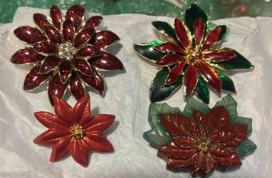 4 Beautiful Vintage Poinsettia Holiday Brooches 