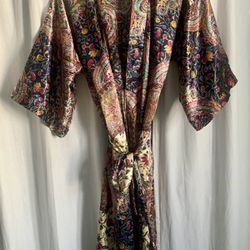 Beautiful Vintage Kimono Robe 