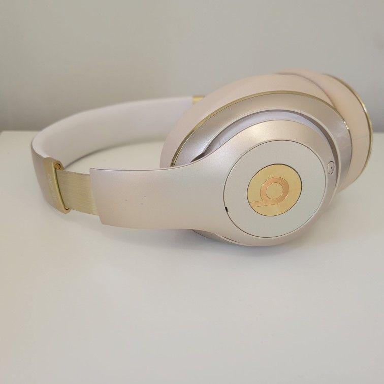 Beats wireless headphones Studio
