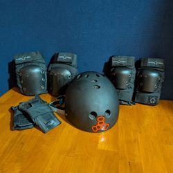 Kids Skateboarding Pads And Helmet