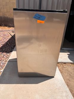 Vissani compact mini refrigerator with a stainless-look door and reversible door hinges.