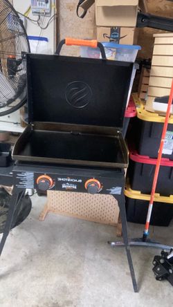 Blackstone  griddle with stand and side tray