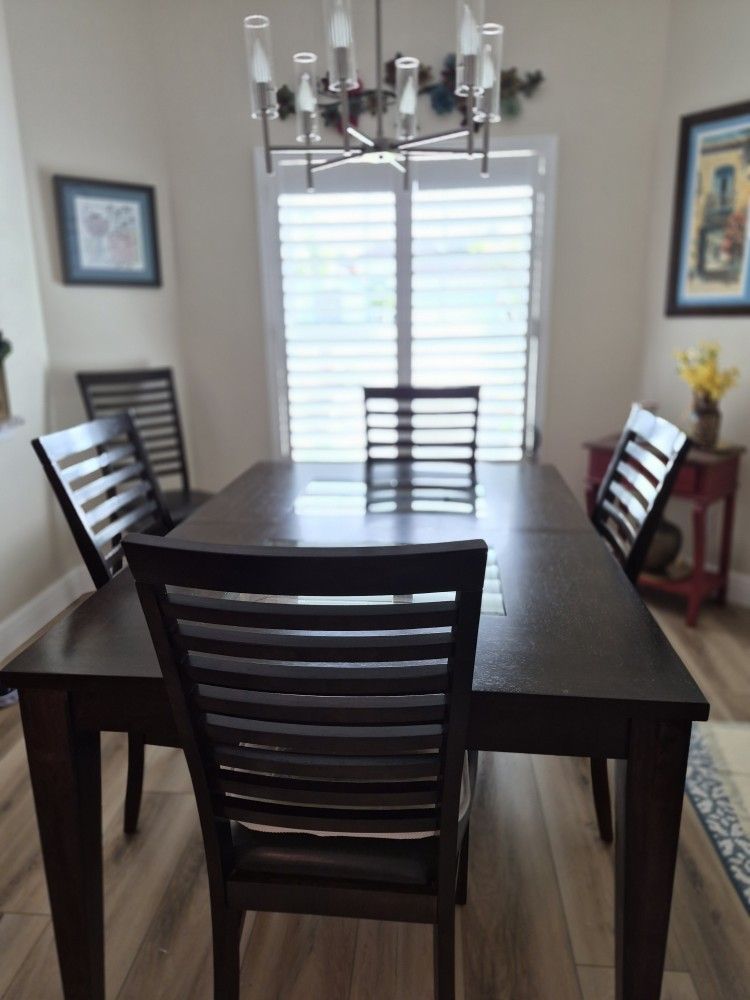 DINING ROOM SET