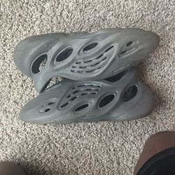 yeezy foam runners 