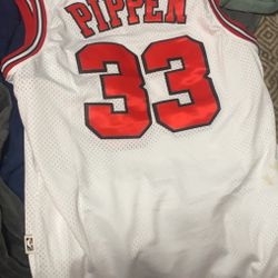 Pippen Bulls Jersey Stitch Adidas Size Medium   Shoot Price Or Best Offer 
