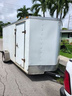 2013 enclosed trailer 6x12 v nose