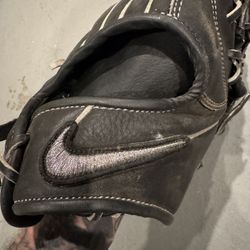 Nike Baseball Mitt