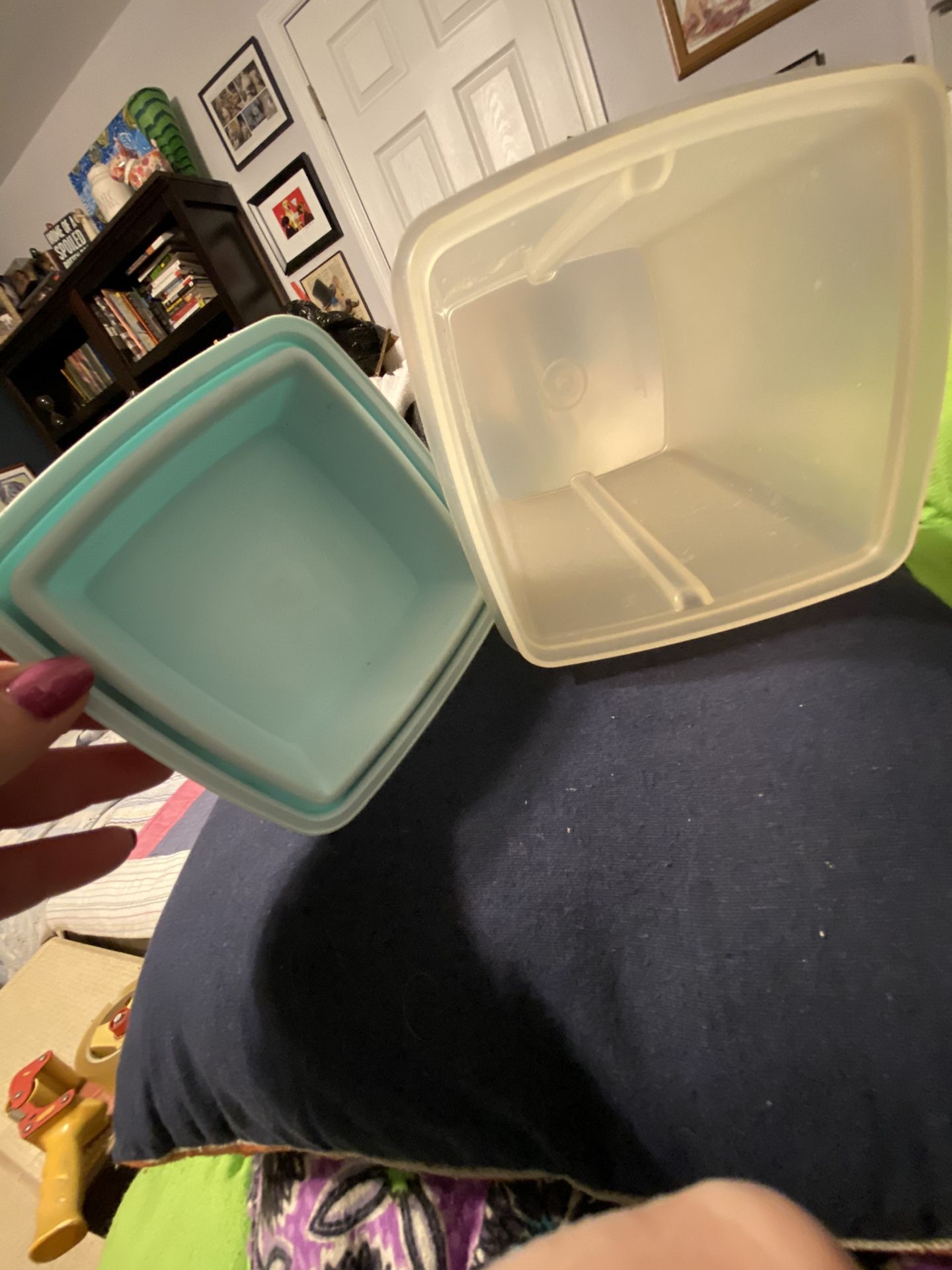 TUPPERWARE VINTAGE PICKLE KEEPER CONTAINER #1560-8 LARGE (missing inside strainer)