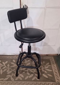 Swivel adjustable height stool
