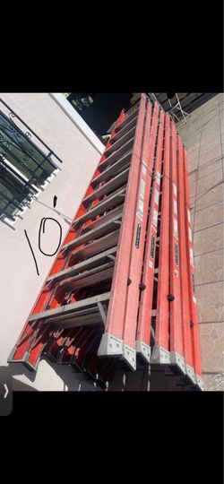 Excellent condition, different sizes double side heavy duty, fiberglass ladders