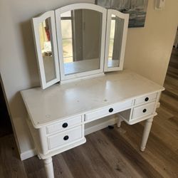 Vanity desk