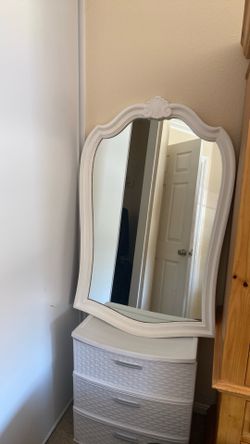 Large White Ornate Dresser Wall Mirror Curved Frame Shell Crest 44” x 28”