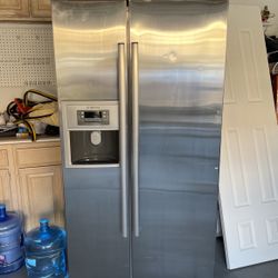 Refrigerator 