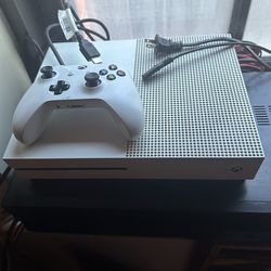 Xbox One S (White) 1TB + Controller
