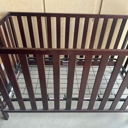 Crib Natural brown wood