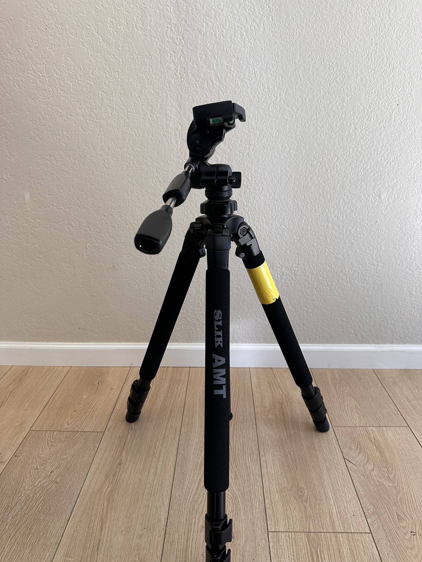 SLIK PRO 700 DX Tripod for Sale