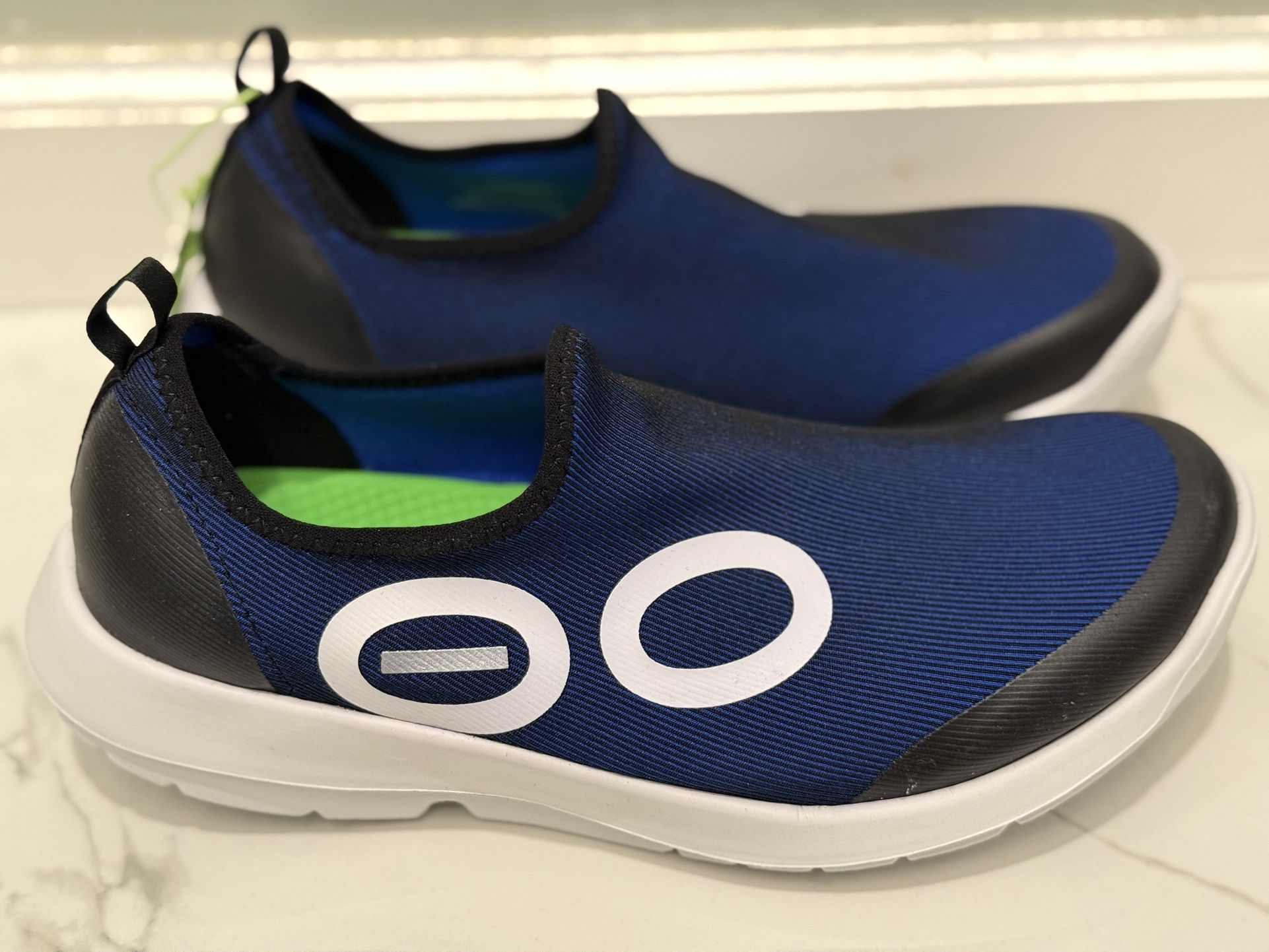 New Men’s Oofos Sneakers