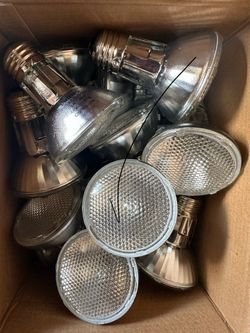 PAR20 DIMMABLE BULB: 39w par20 halogen Box with 24 bulbs.