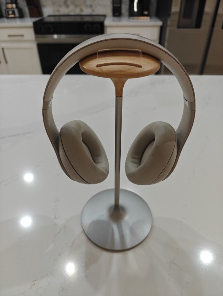 Beats Studio Pro Sandstone with Stand Like New with Box
