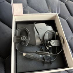Black Powerbeats3 Wireless 