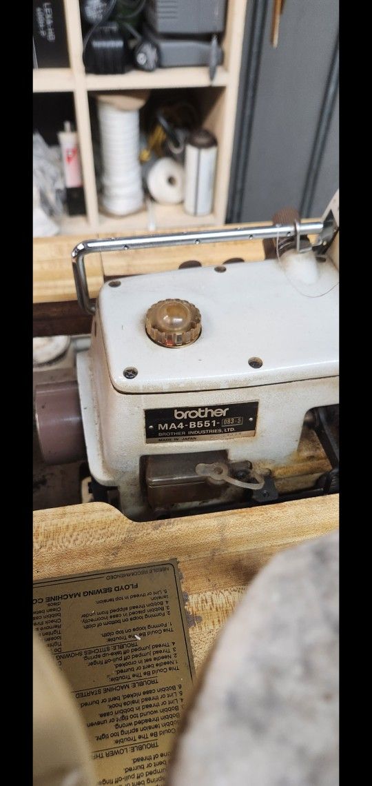 Overlock / Serger BROTHER 