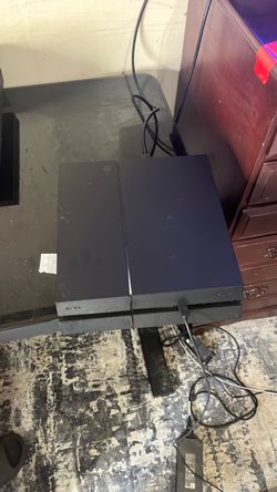 PS4 2 TB used (Good condition)