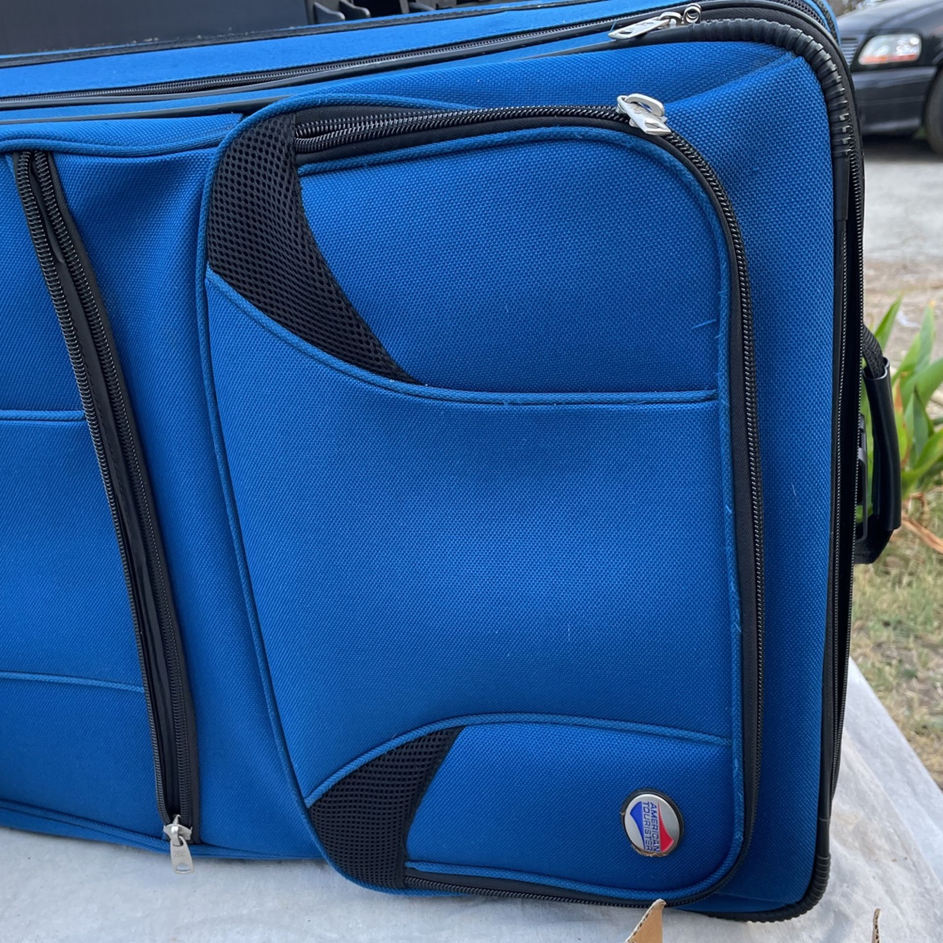 American Tourister Suitcase Set