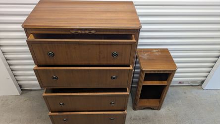 Mid century dresser and nightstand. Free delivery 👍