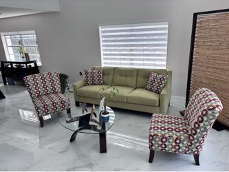 Couch + 2 chairs