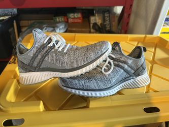 Women’ Filas size 8 Very Nice Shape !!