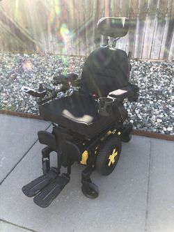 Wheelchair with Attendant Joystick, Led lights , Power tilt, Recline,& Leg Rest. NO elevator