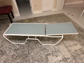 Outdoor Chaise Lounges & Patio Benches