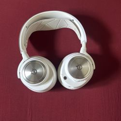 SteelSeries Arctis Nova Pro Wireless Multi-System Gaming Headset 