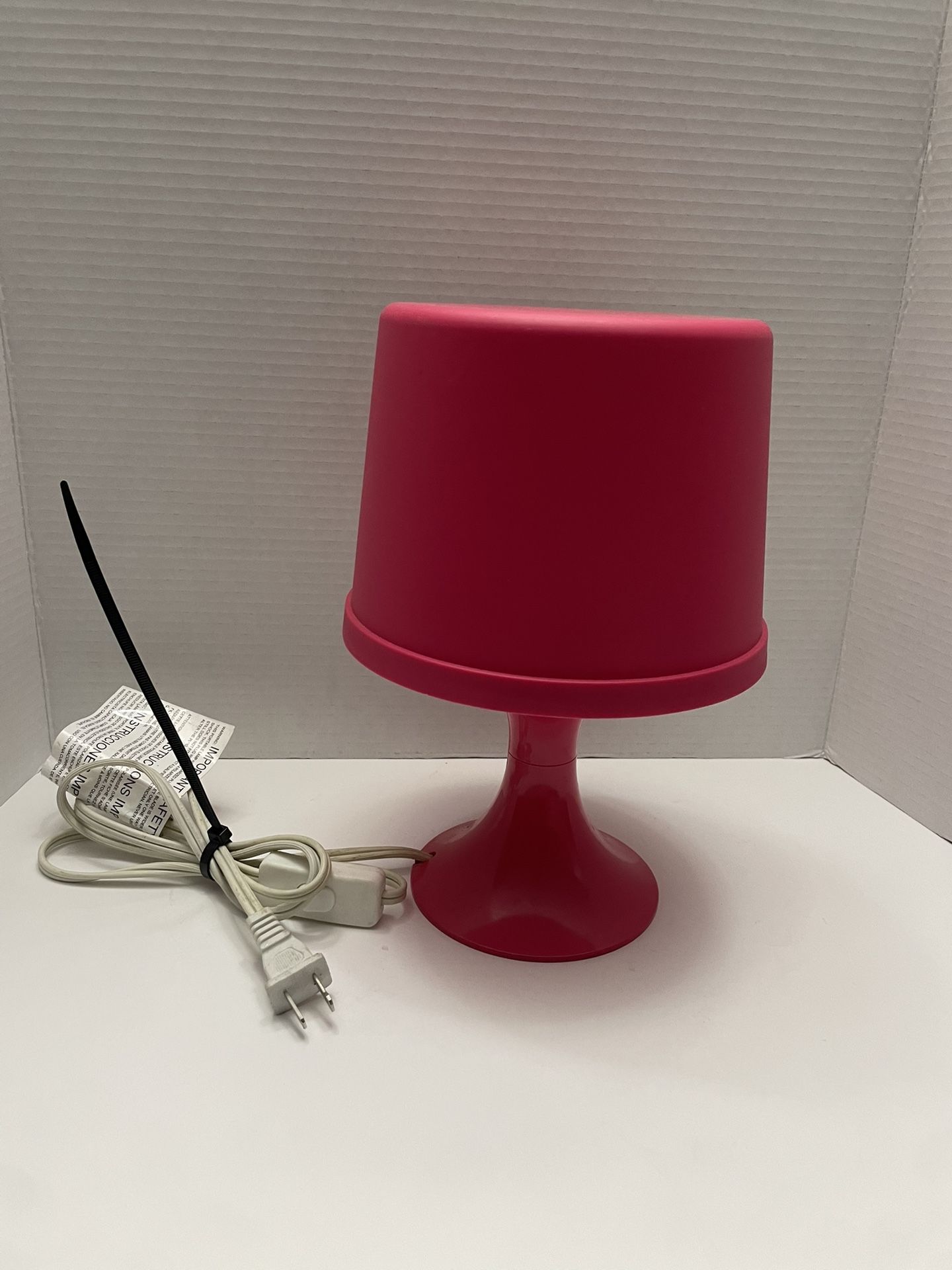Ikea LAMPAN Hot Pink Fuschia Plastic Table Lamp 11” Elebäck/Öjerstam Design