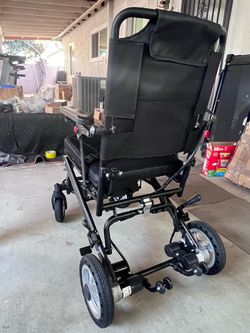 ♿ Ultra-Lightweight Foldable Electric Wheelchair, Only 27.5 lbs Frame ✨ Dual 180W motors, smooth and powerful 🔋 24V 6Ah removable lithium battery (1