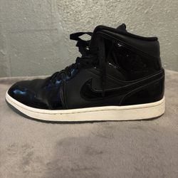 Jordan 1 Mid 