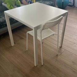 Desk With Chair 