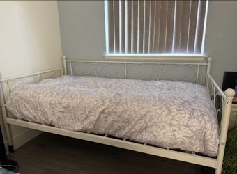 White Metal Daybed Frame (Twin)